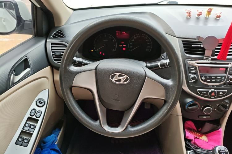 Used Hyundai Verna (older generation) 2014 1.4L Manual Smart GLS Trim Steering Wheel