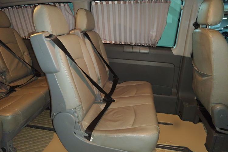 Used Mercedes-Benz Vito 2011 2.5L 7-seater executive version