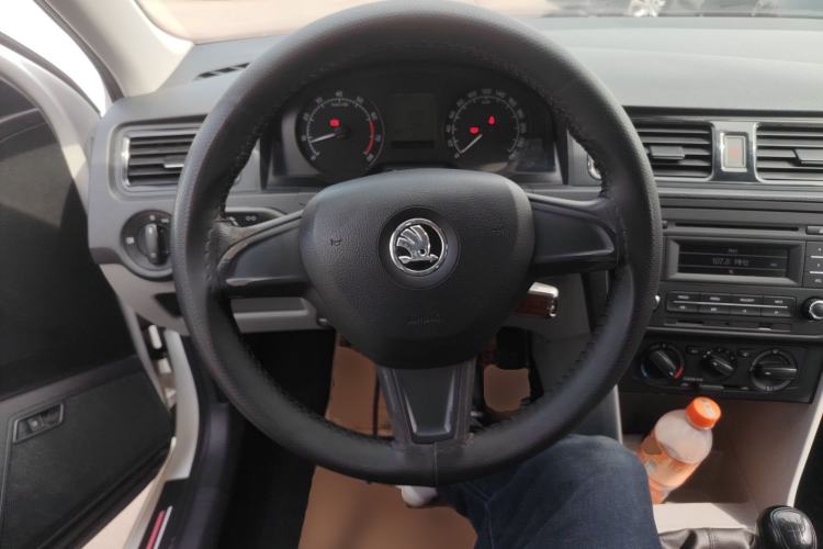 Used Skoda Rapid 2016 1.6L Manual Front-Wheel-Drive Version