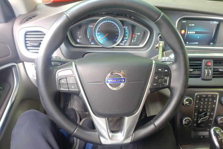 Used Volvo V40 2016 T3 Zhiyi Edition