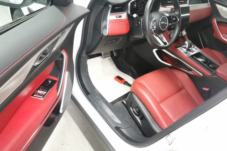 Used Jaguar F-PACE 2025 P250 R-Dynamic SE
