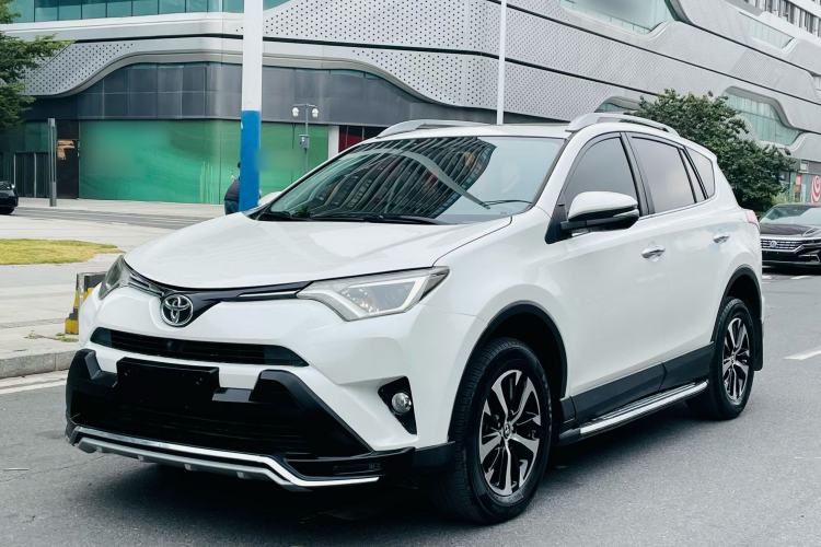 Used Toyota RAV4 2016 2.0L CVT Two-Wheel Drive Fashion Edition China V Standard Exterior 1