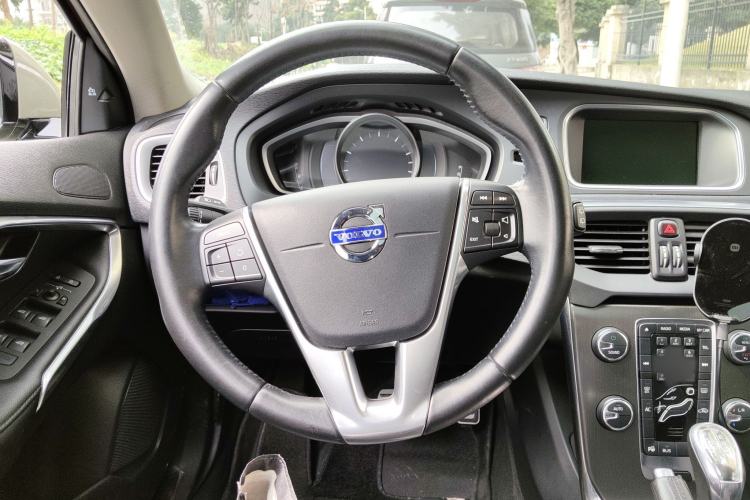 Used Volvo V40 2013 2.0T Zhiya Edition