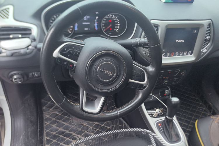 Used Jeep Compass 2017 200T Automatic Family Edition Steering Wheel