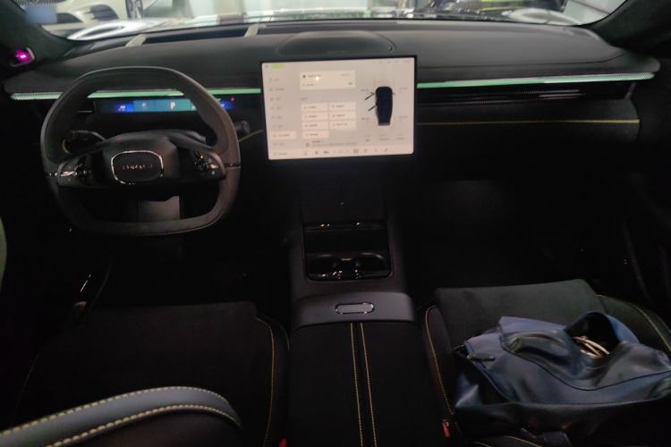 Used Lynk & Co Lynk & Co 10 EM-P 2025 Model 240 All-Wheel Drive Ultra—Sport Edition