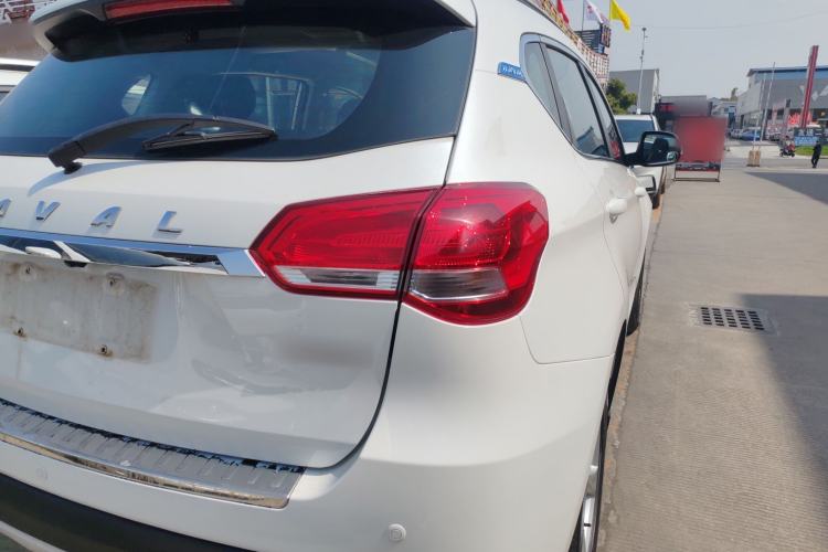Used Haval H2 2018 Chuanxiang Edition Blue Badge 1.5T Manual Two-Wheel Drive Fashionable Model