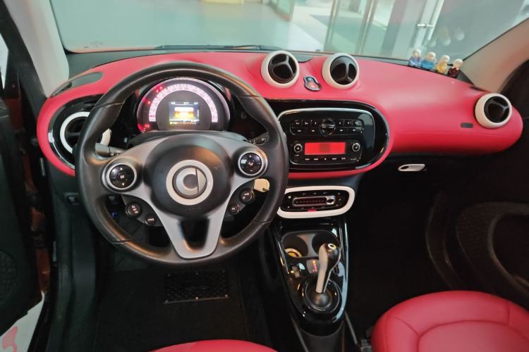 Used smart fortwo 2015 1.0L 52 kW Hardtop Passion Edition Center Console