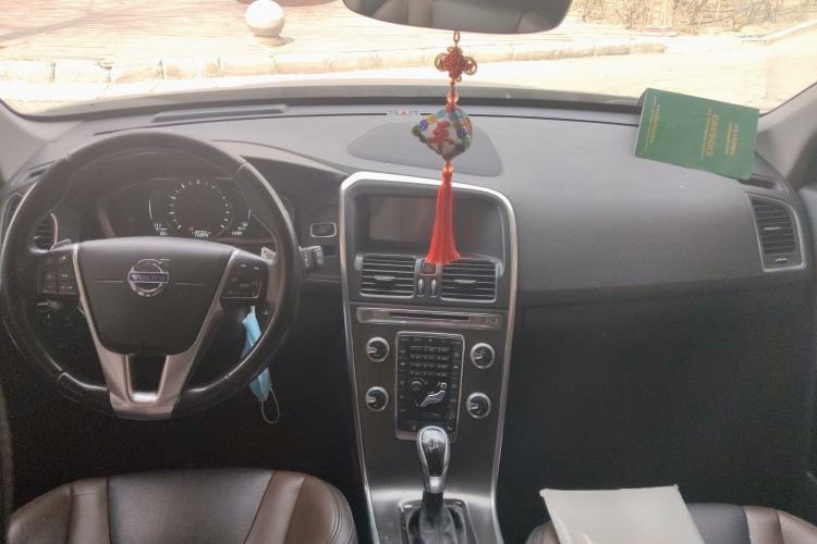 Used Volvo XC60 2015 T5 AWD Smart Drive Edition Center Console