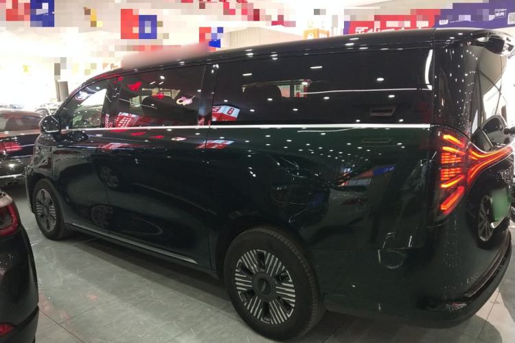 Used Geely Galaxy LEVC L380 2024 140-Degree 6-Seater All-Wheel-Drive Ultra