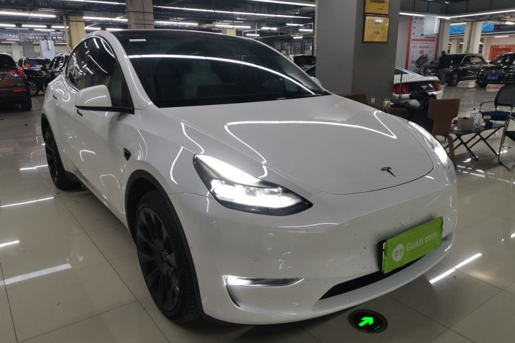 Used Tesla Model Y 2023 Long-Range All-Wheel-Drive Version Front Right 45 Deg