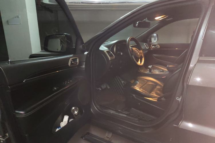 Used Jeep Grand Cherokee 2012 3.6L Luxury Navigation Edition
