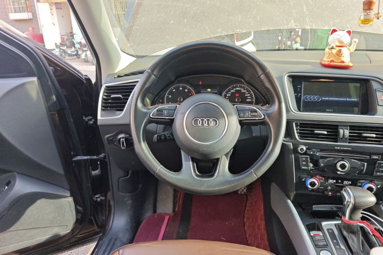 Used Audi Q5 2016 40 TFSI Comfort Model Steering Wheel