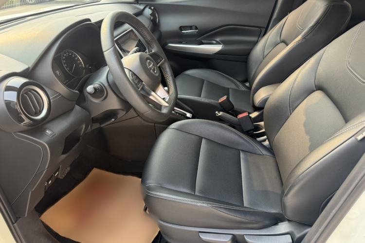 Used Nissan Kicks 2021 1.5L XV CVT Smart Connect Luxury Edition Interior 3