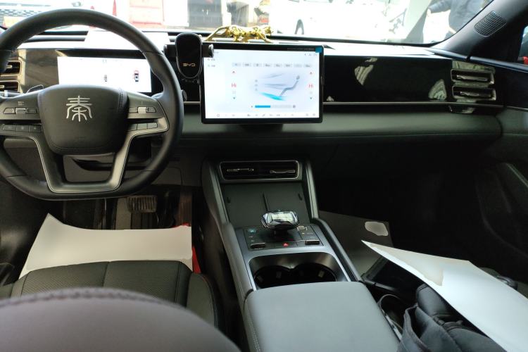 Used BYD Qin L 2025 DM-i Smart Drive 80KM Leading Model Center Console