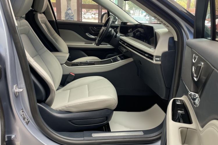 Used Lincoln Corsair 2023 2.0T Two-Wheel Drive Luxury Edition Right Front Seat