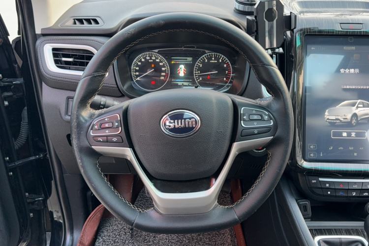 Used SWM X7 2016 1.8L Manual Luxury Edition 7 Seats
