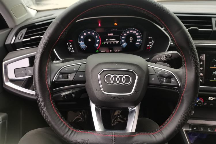 Used Audi Q3 2020 40 TFSI Fashion Dynamic Model Steering Wheel