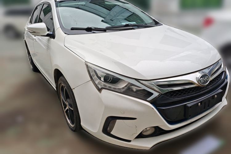 Used BYD Qin New Energy 2014 1.5T Flagship Model Front Right 45 Deg