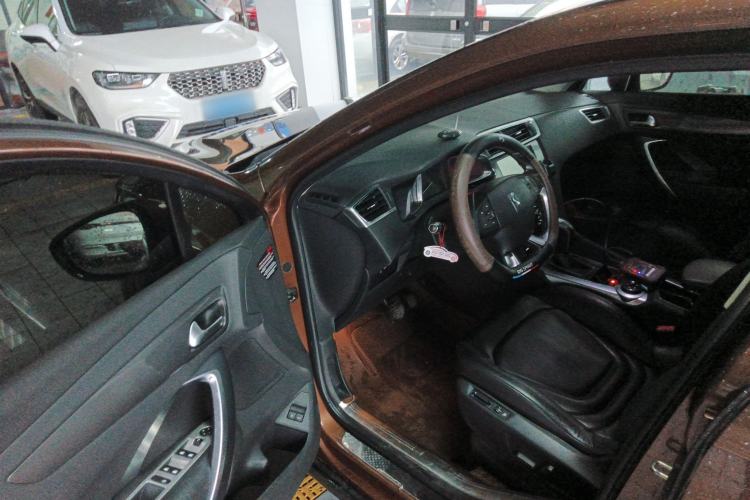 Used DS 6 2014 1.6T Luxury Edition THP160