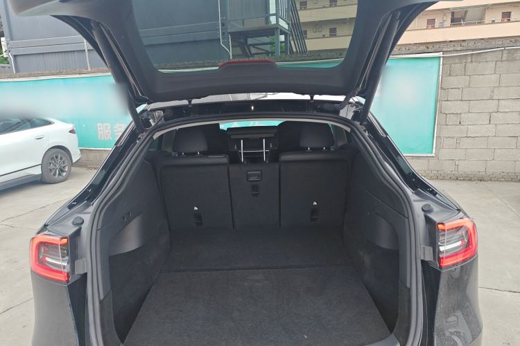 Used Tesla Model Y 2023 Long-Range All-Wheel-Drive Version
