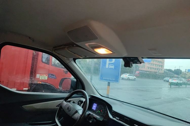 Used SAIC MAXUS EV30 2023 Pure-Electric Smart Logistics Expert with Long Wheelbase—Equipped with CATL Power Battery
