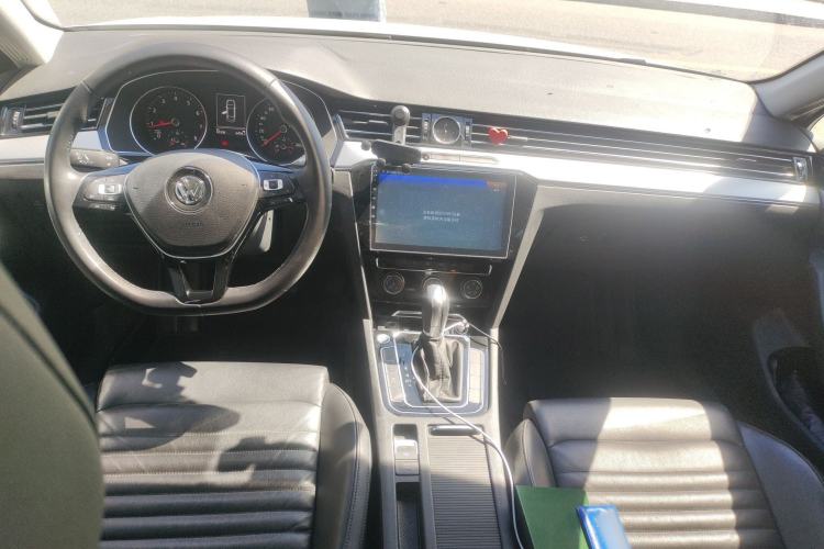 Used Volkswagen Magotan 2017 330TSI DSG Leading Model Center Console