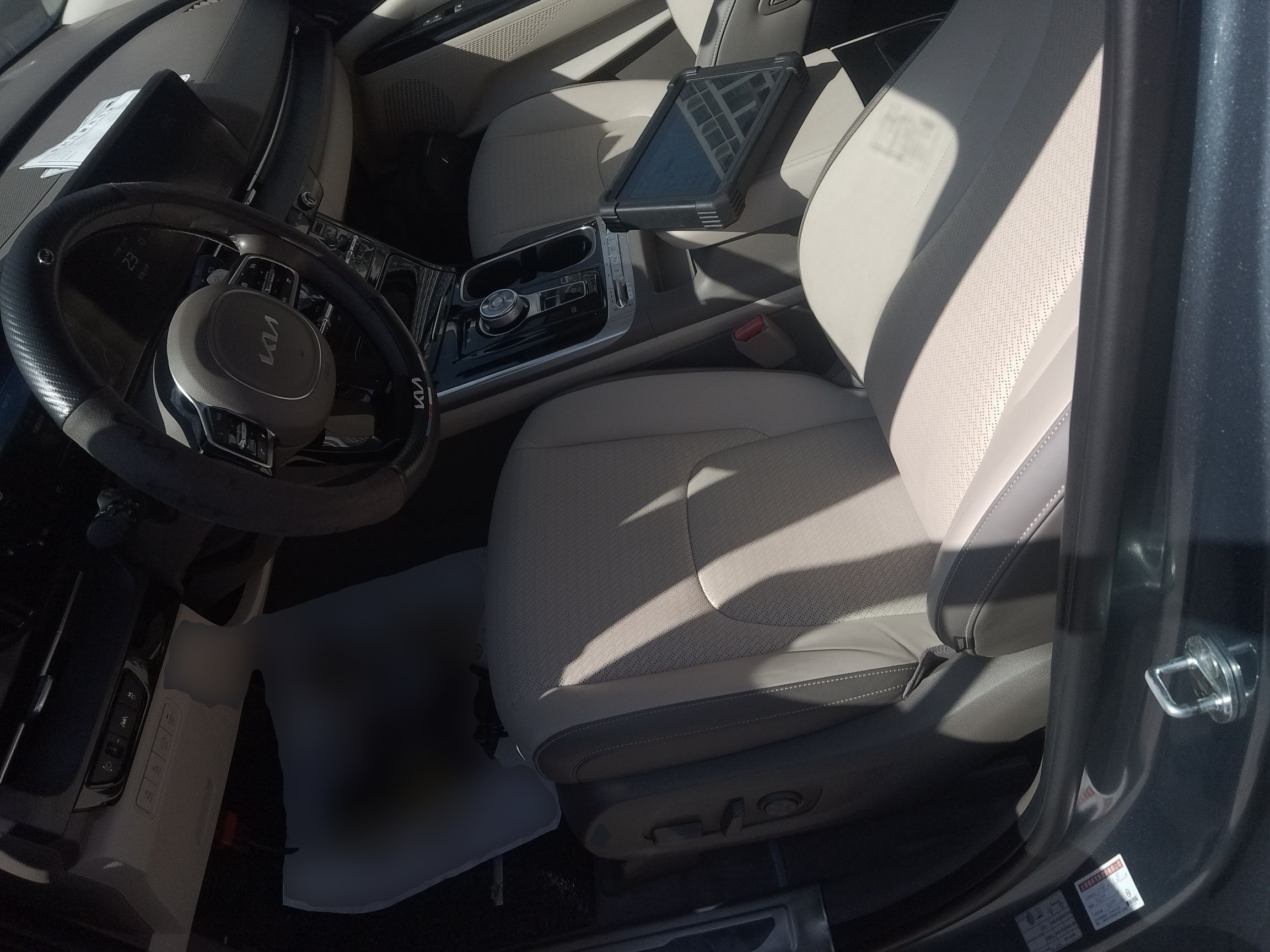 Переднее сиденье в автомобиле