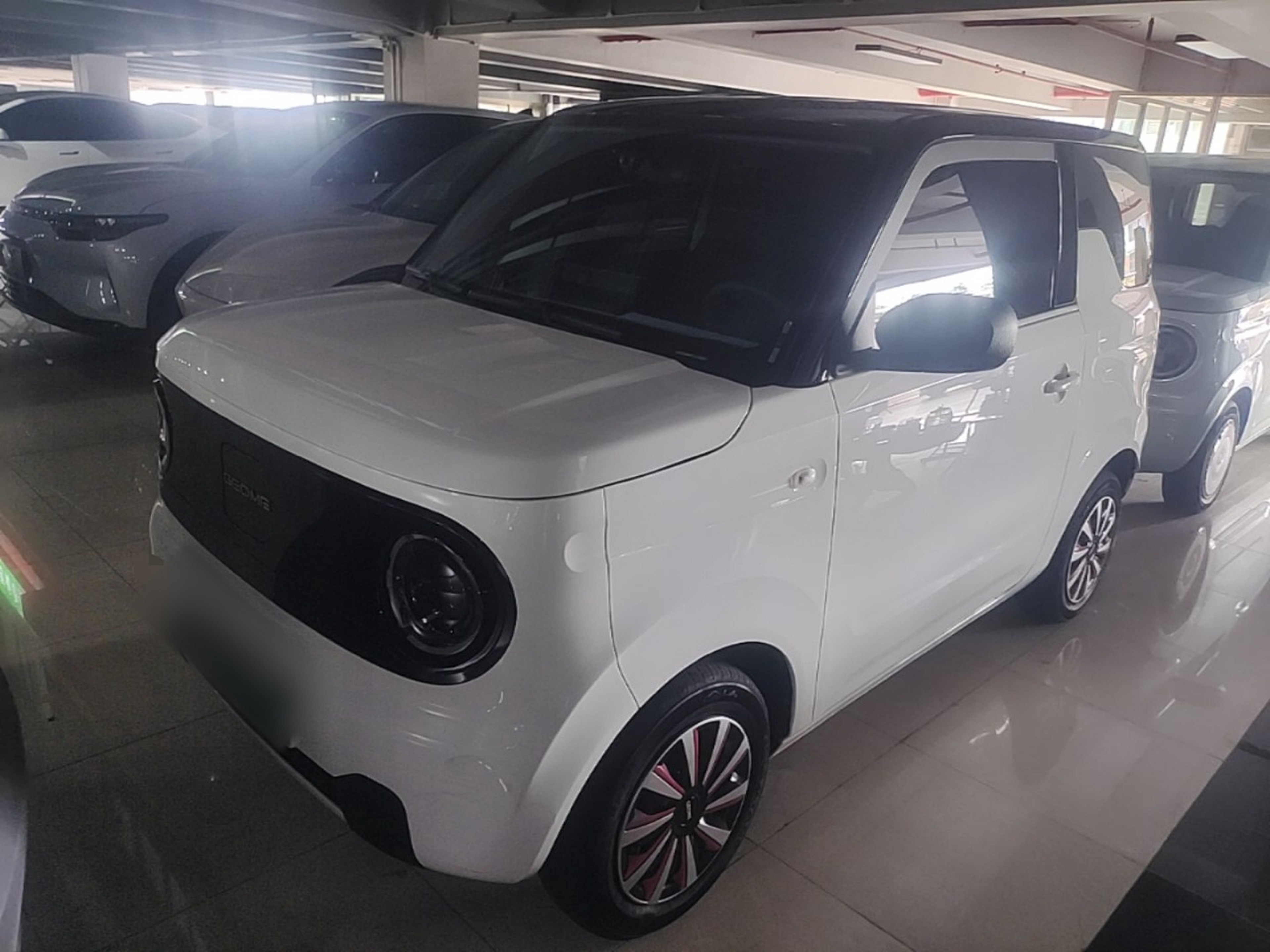 Unter der Vorderseite des Autos