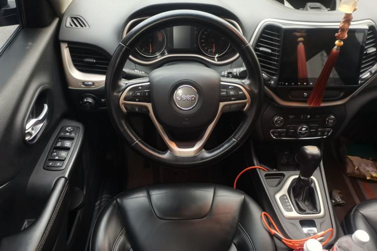 Used Jeep Cherokee 2016 2.4L Leading Edition
