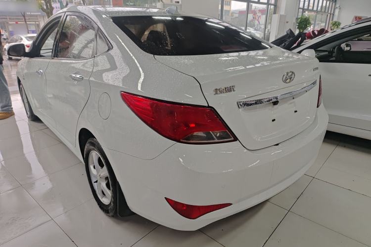 Used Hyundai Verna (older generation) 2014 1.4L Automatic Leading-Edge GLX Rear Left 45 Deg