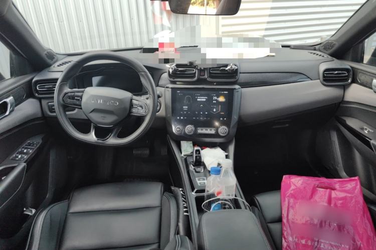 Used Lynk & Co 03 2022 2.0TD DCT GenioPlus Center Console