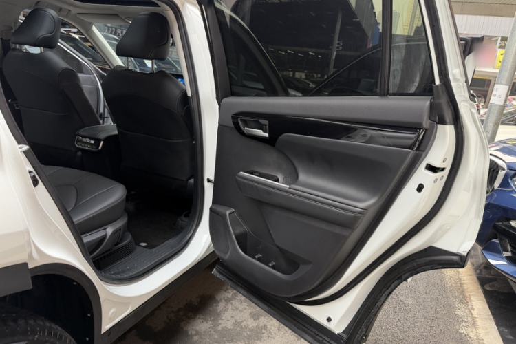 Used Toyota Highlander 2023 2.5L Smart Electric Hybrid Dual-Engine Four-Wheel Drive Prestige Version – 7 Seats
