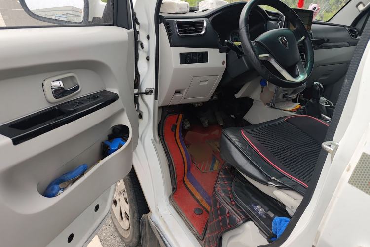 Used Jinbei New Hiace S 2023 1.5L Wealth Edition Van 2/5-Seater Air-Conditioned Model SWC15M Driver Seat