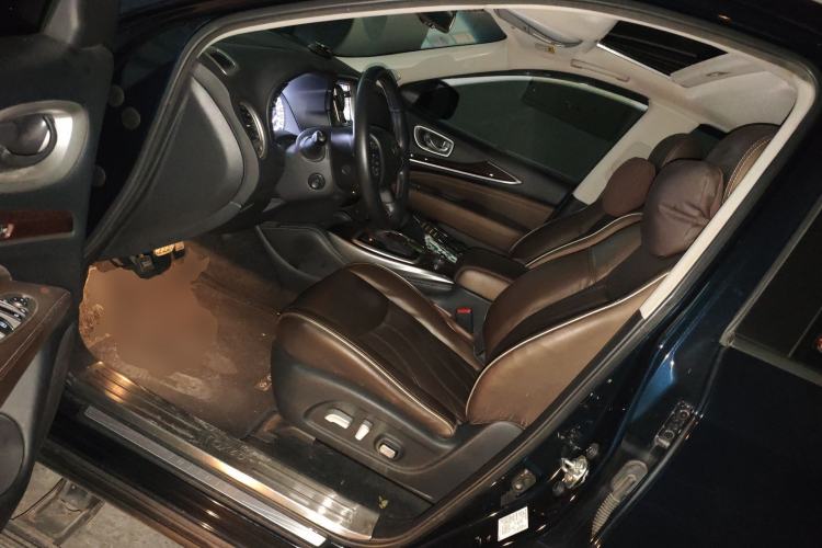 Used Infiniti QX60 2018 2.5 S/C Hybrid Two-Wheel-Drive Champion Family Edition Left Front Seat