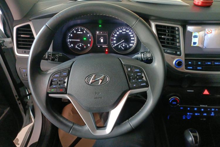 Used Hyundai Tucson 2018 1.6T Dual-Clutch Two-Wheel Drive 15th Anniversary Special Edition Steering Wheel