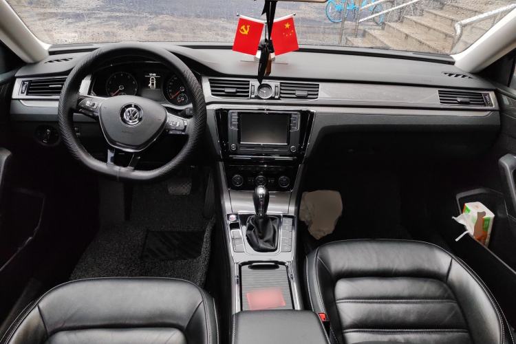 Used Volkswagen Passat 2017 330TSI DSG Luxury Edition Center Console