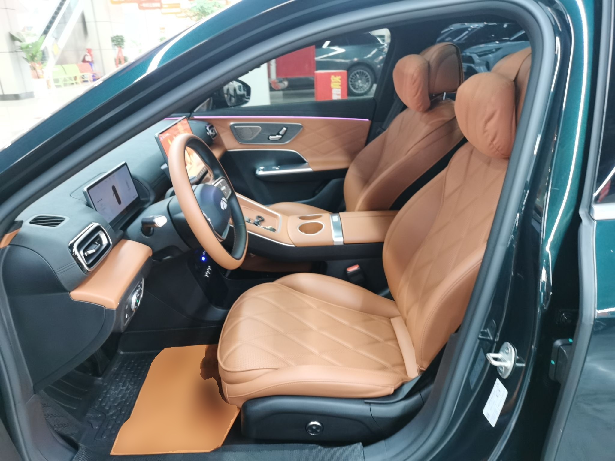 Переднее сиденье в автомобиле