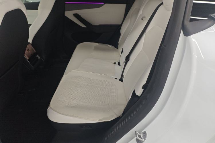 Used Tesla Model Y 2025 Long-Range All-Wheel-Drive Version