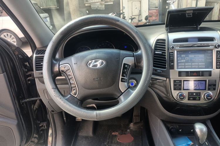 Used Hyundai Santa Fe Classic 2012 2.4 Ultimate Edition 7-Seater Four-Wheel Drive Steering Wheel