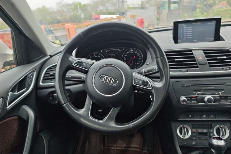 Used Audi Q3 2015 35 TFSI Comfort Model Steering Wheel