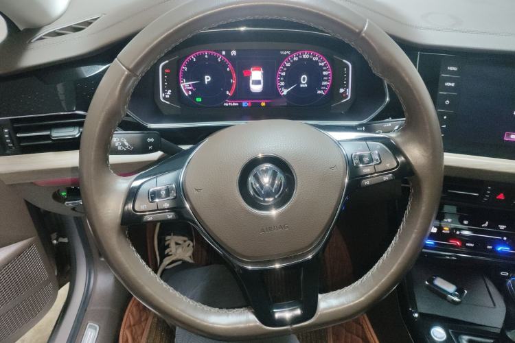 Used Volkswagen Passat 2020 330TSI Luxury Edition China VI
