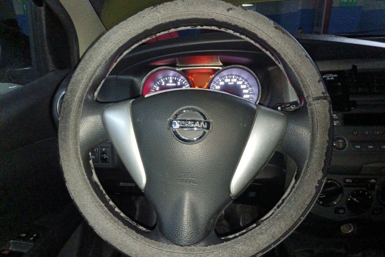 Used Nissan Livina 2013 JINRUI 1.6XV CVT Luxury Edition Steering Wheel