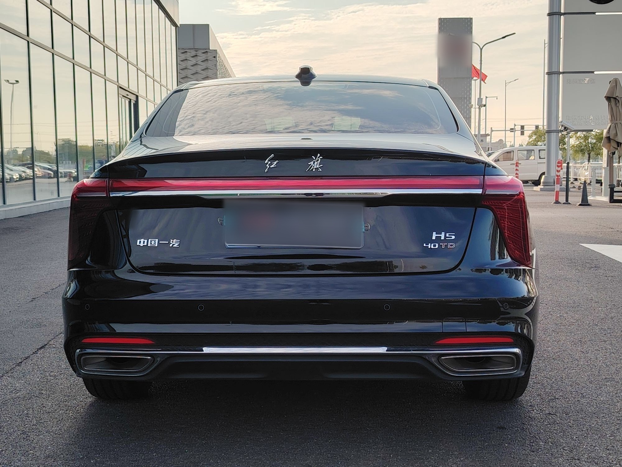 Hongqi H5 2025 2.0T Automatic Flag Edition – 500 000 Units Commemorative Version — снимка 15