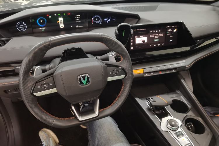 Used CHANGAN UNI-V 2024 1.5T Prestige Edition Center Console