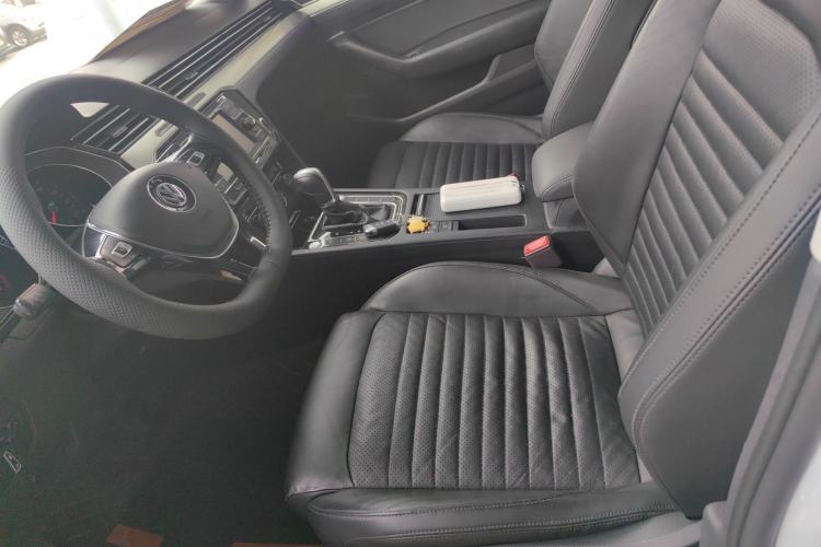 Used Volkswagen Magotan 2017 330TSI DSG Leading Model
