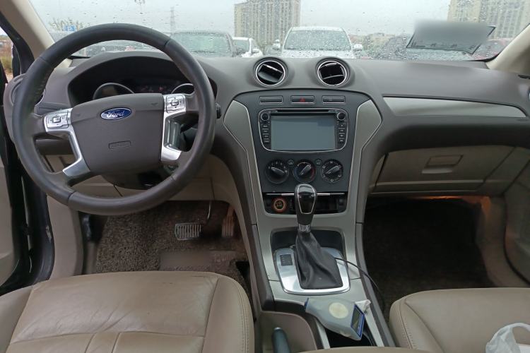 Used Ford Mondeo 2011 2.3L Fashion Edition Center Console