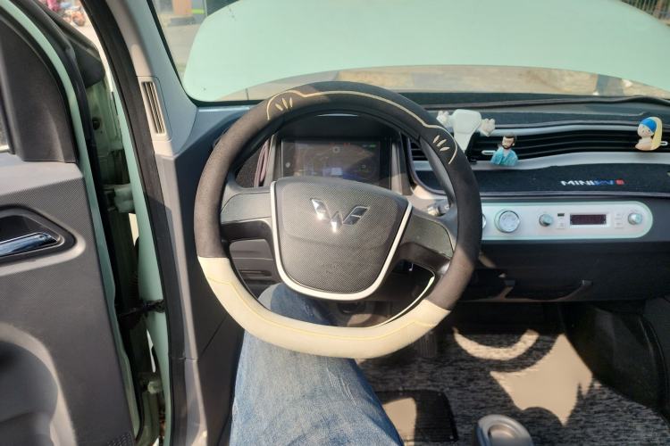 Used Wuling Hongguang MINIEV 2021 Macaron Fashion Model Lithium Iron Phosphate Steering Wheel