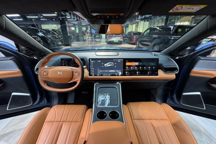 Used XPeng G9 2025 725 with Ultra-Long Range Max Interior 5