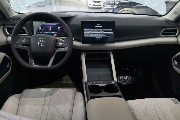 Used BYD Yuan UP 2025 Model 301KM Leading Version
