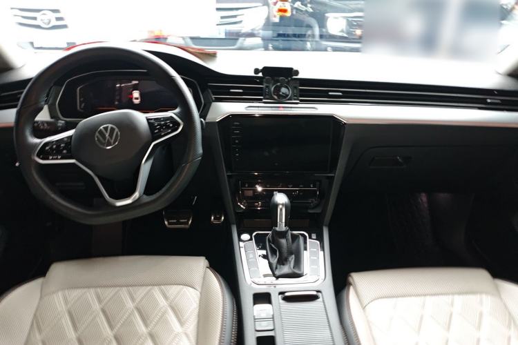 Used Volkswagen Magotan 2023 2 Million Units Commemorative Edition 330TSI DSG Luxury Version Center Console